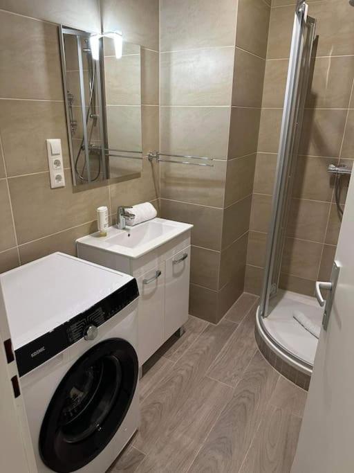 Direkt Bei U1 Apartment Vienna Exterior photo