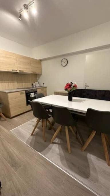 Direkt Bei U1 Apartment Vienna Exterior photo